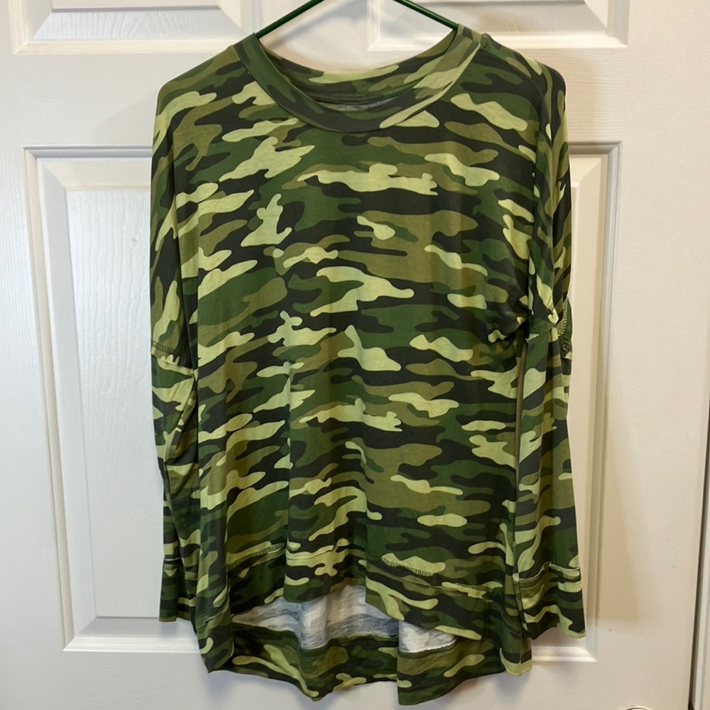 Kelly Renee Green Camo Loose Fit Long Sleeved Top Hi/Lo Super Soft-Size S
